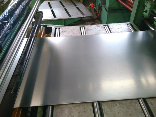 JIS ASTM AISI Q195 Q215 Q235 सामग्री जस्ती स्टील शीट 0.5mm 1mm 2mm मोटाई